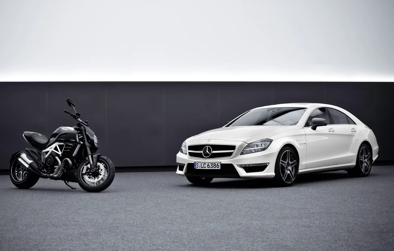 Фото обои машина, фон, Mercedes-Benz, мотоцикл, мерседес, AMG, передок, ducati