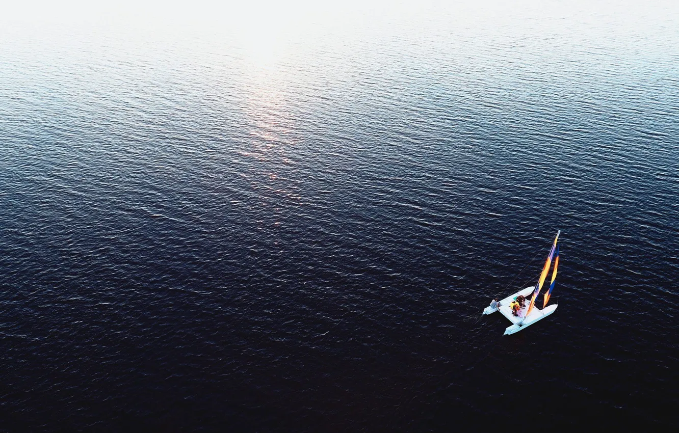 Фото обои море, океан, яхта, горизонт, штиль, плавание, катамаран, экипаж