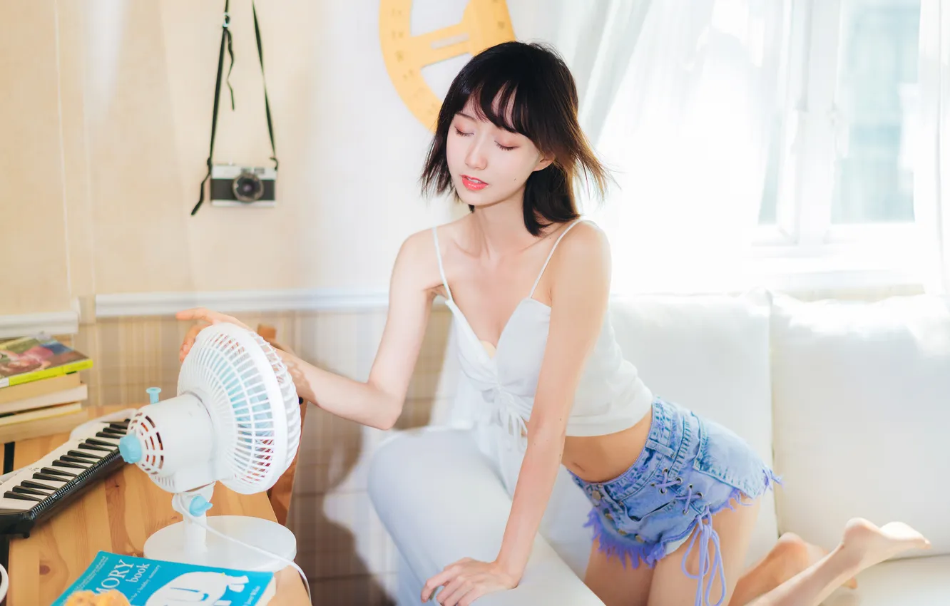 Фото обои asian, black hair, jean shorts, Mumianmian