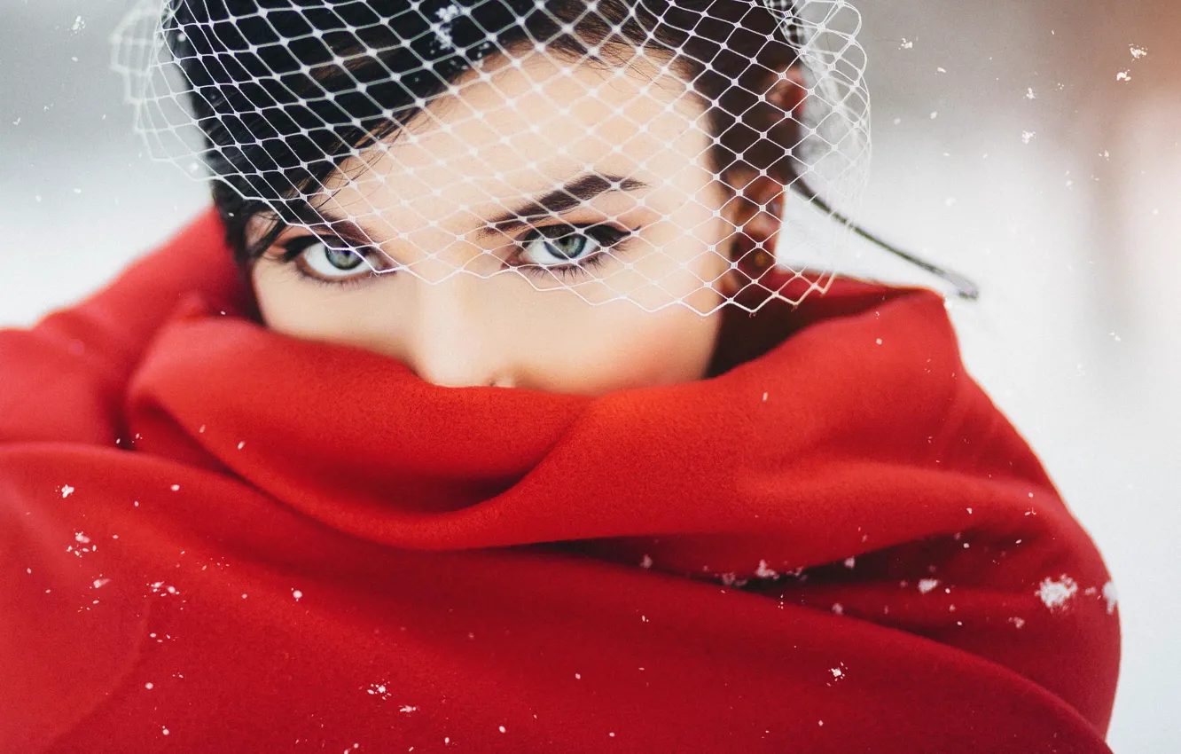 Фото обои зима, девушка, брюнетка, красная, вуаль, накидка