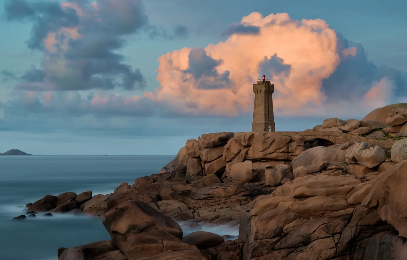 Фото обои море, облака, пейзаж, природа, скала, камни, Франция, маяк
