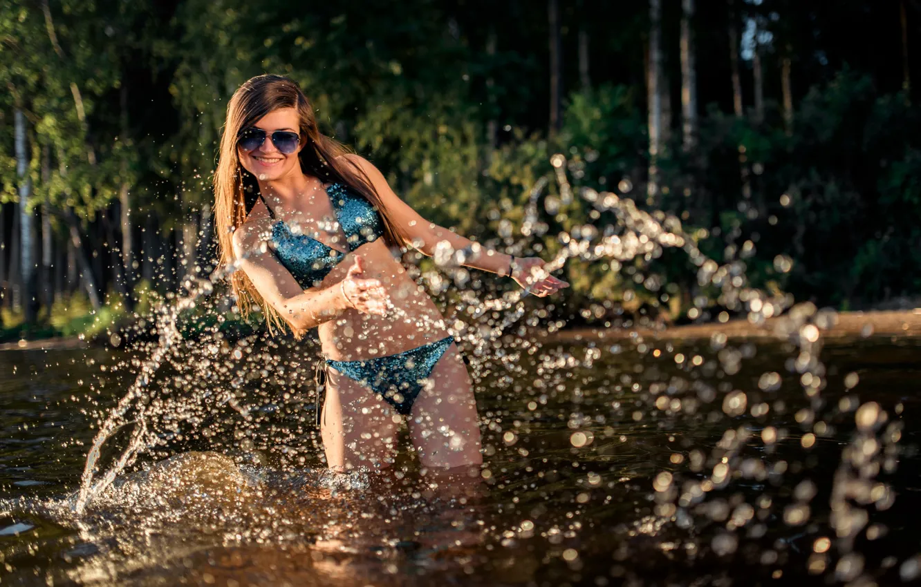 Фото обои купальник, вода, брызги, поза, настроение, очки, Анна, Илья Матвеев