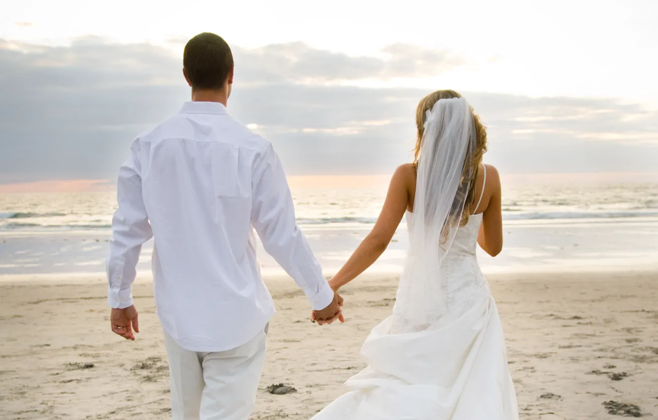Фото обои пляж, любовь, океан, love, невеста, фата, свадьба, молодожены