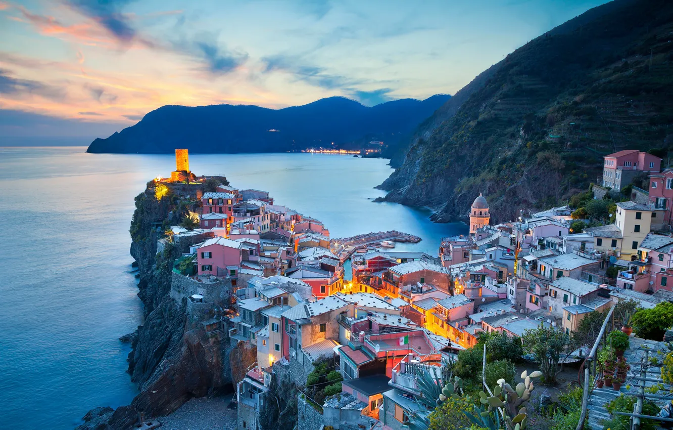 Фото обои море, горы, скала, башня, дома, Италия, Вернацца, Специя