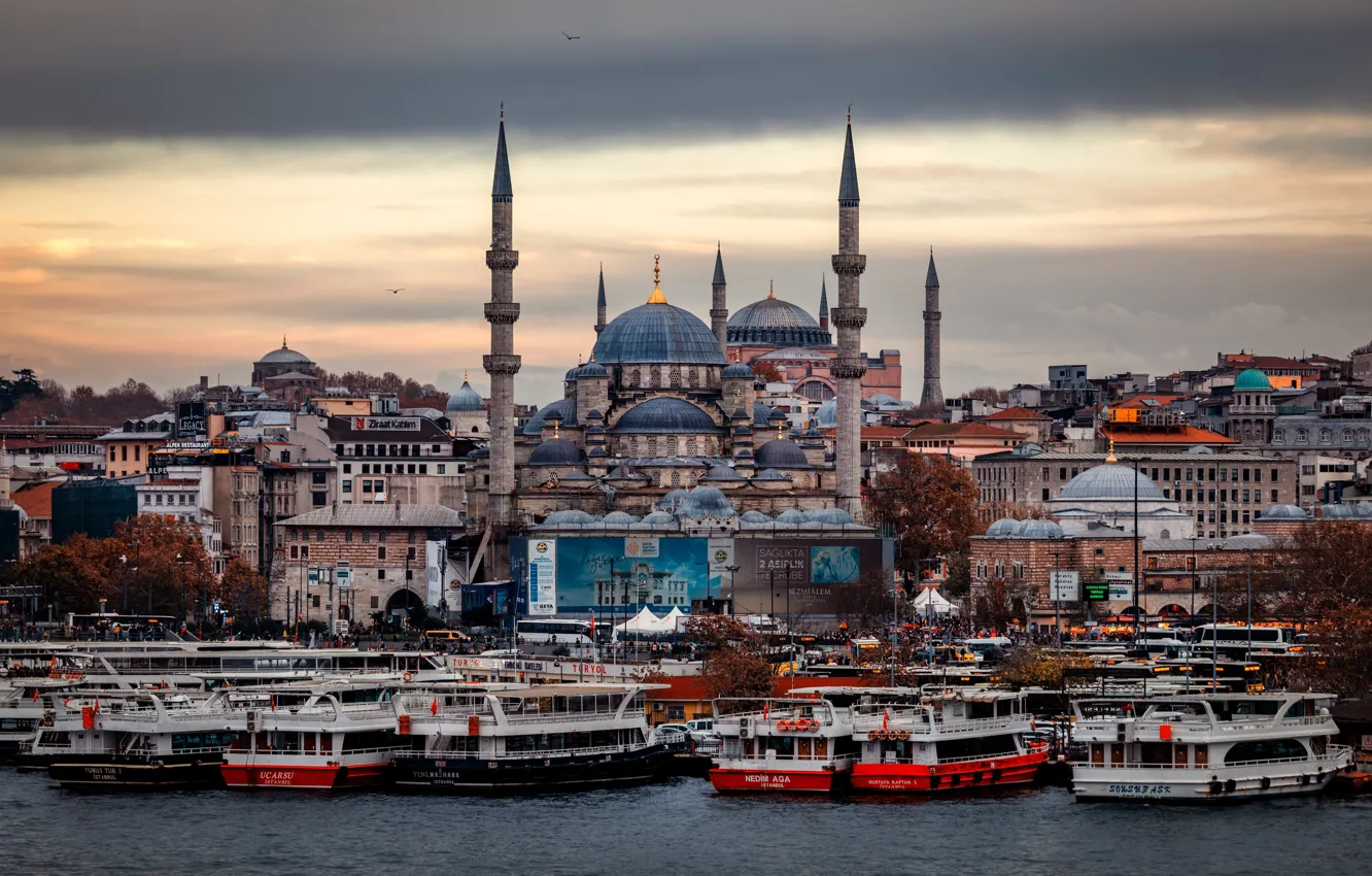 Фото обои море, город, здания, дома, корабли, мечеть, Стамбул, Турция