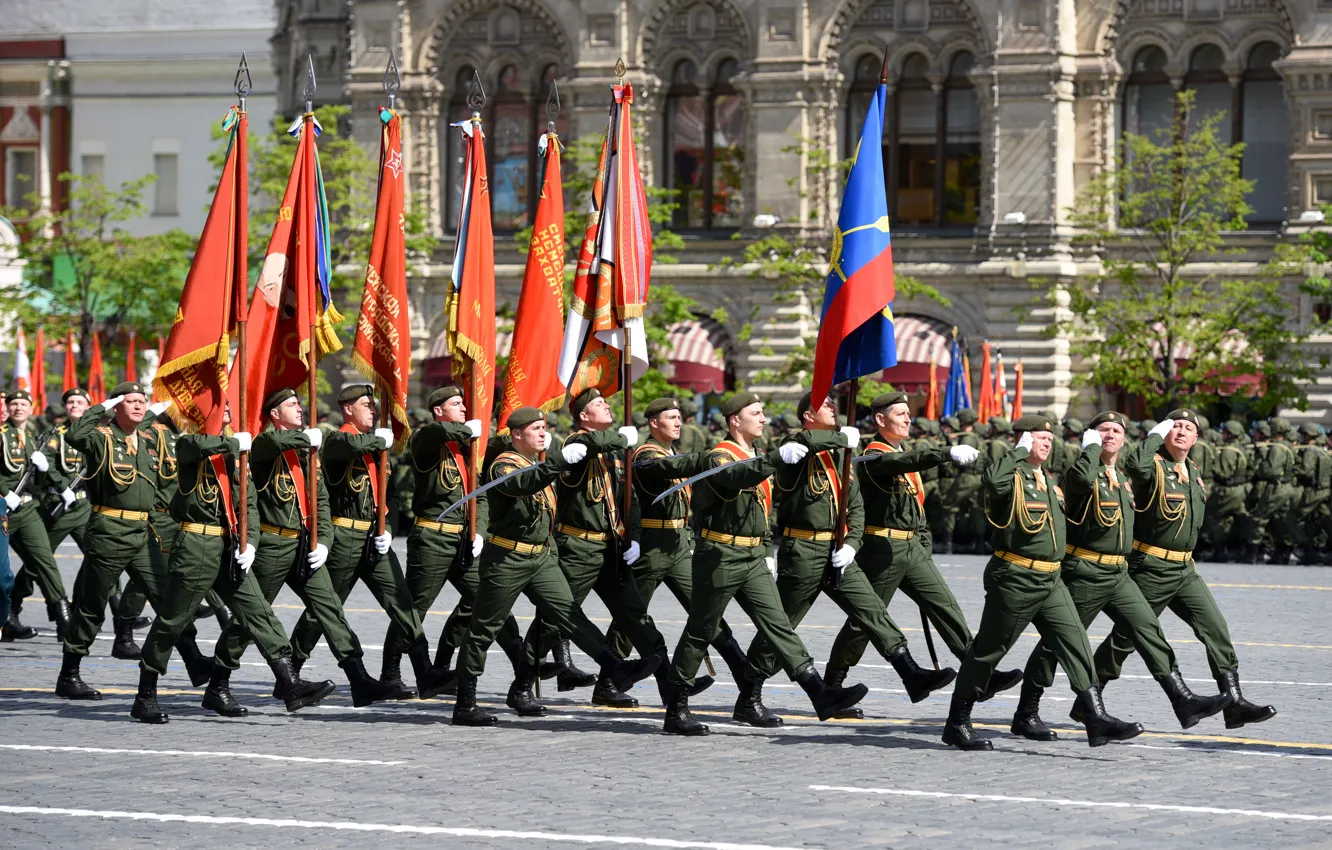 Фото обои город, праздник, день победы, Москва, флаги, красная площадь, марш