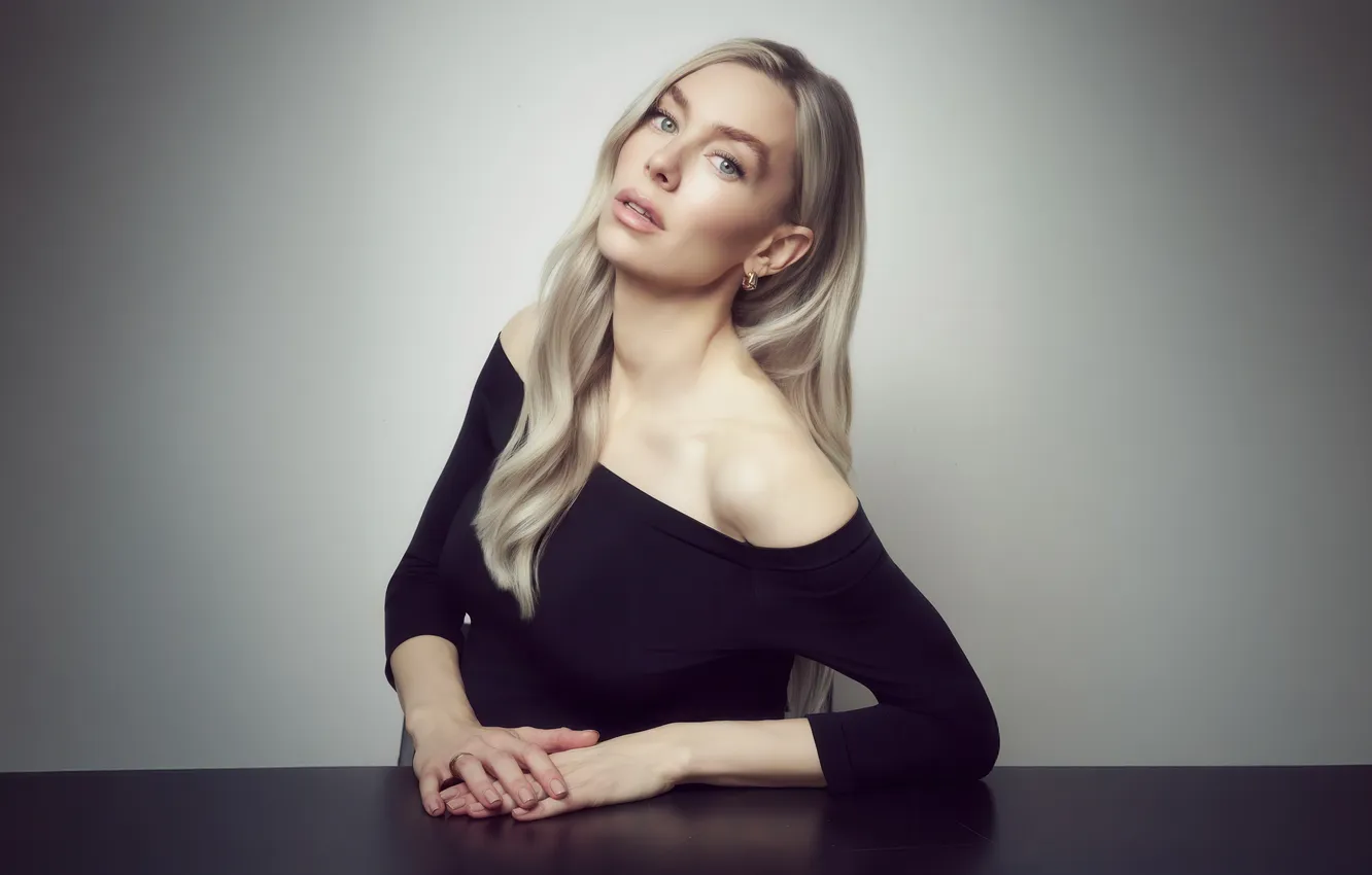 Фото обои взгляд, поза, портрет, платье, актриса, блондинка, Ванесса Кирби, Vanessa Kirby