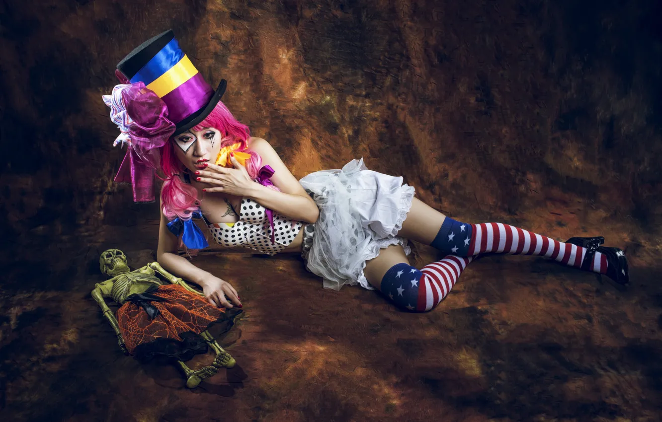 Фото обои девушка, шляпа, кукла, скелет, азиатка, цилиндр, клоунесса