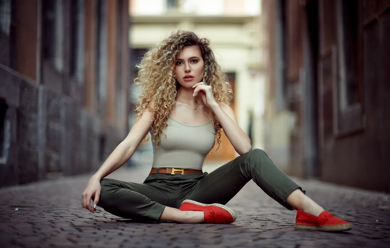 Фото обои девушка, поза, улица