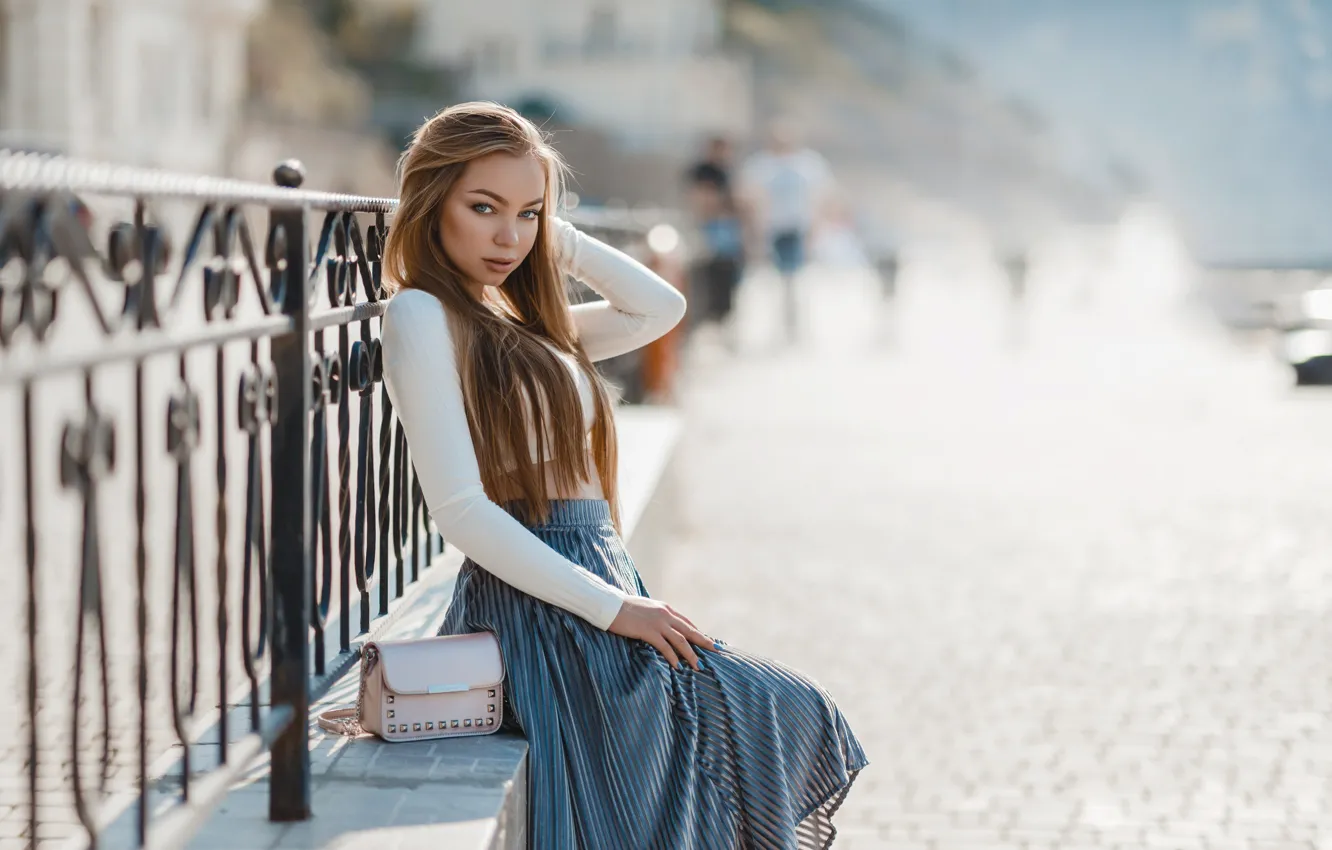Фото обои взгляд, девушка, поза, ограда, длинные волосы, Ника Гикалюк, Юлия Хандогина-Барышникова