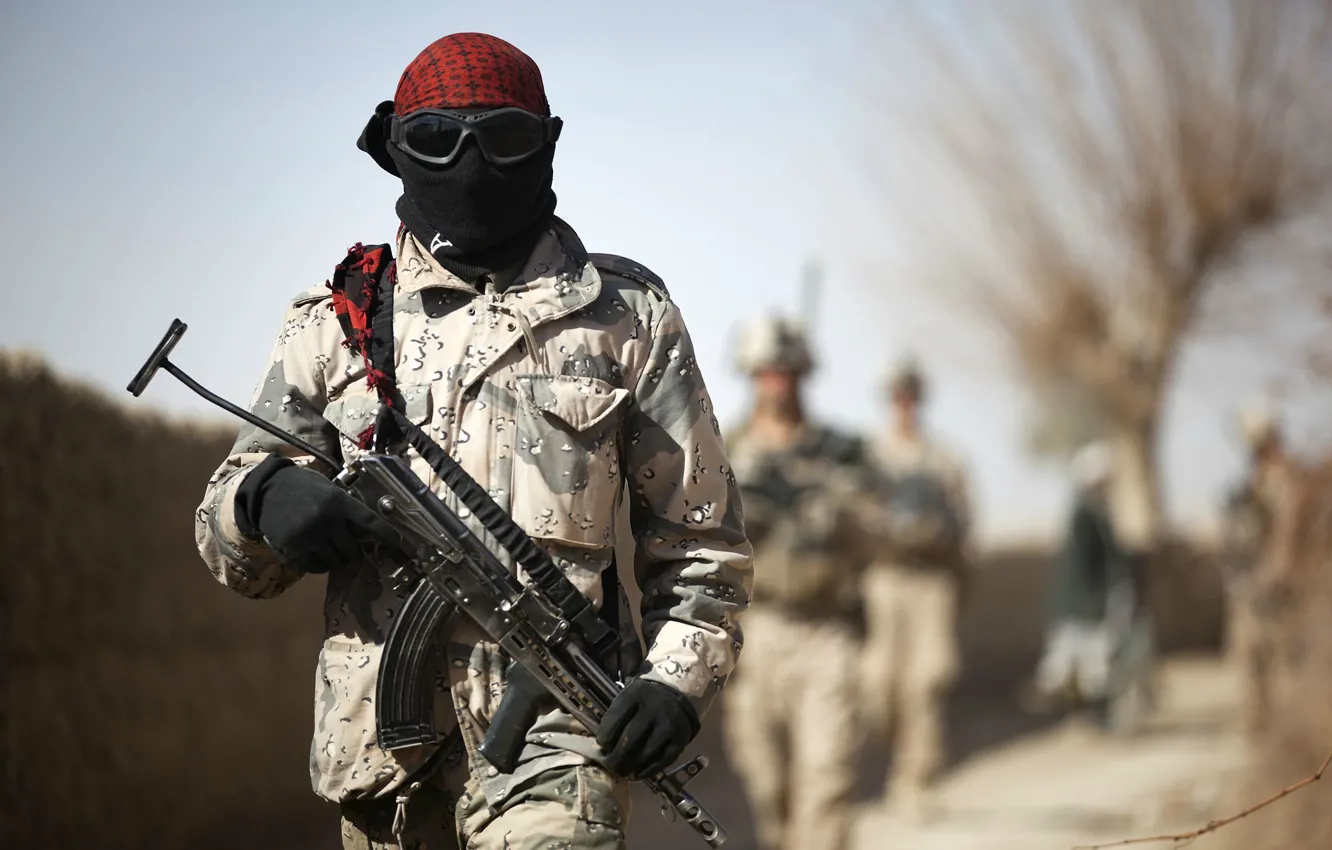 Фото обои оружие, очки, солдат, камуфляж, патруль