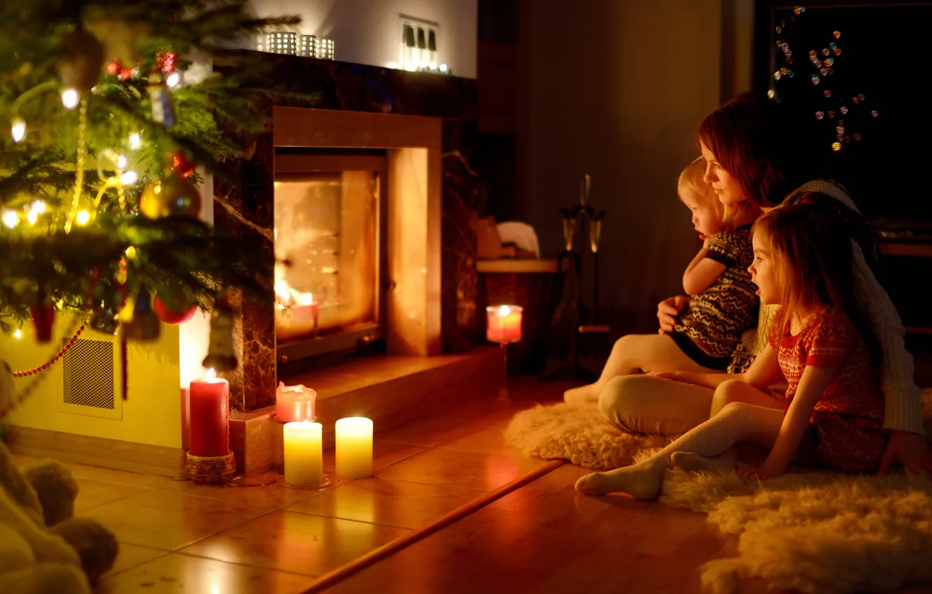 Фото обои дети, уют, женщина, новый год, рождество, семья, камин