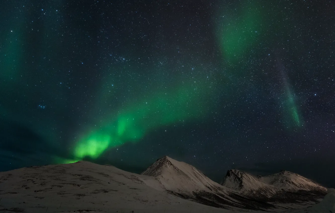 Фото обои небо, звезды, горы, северное сияние, Норвегия