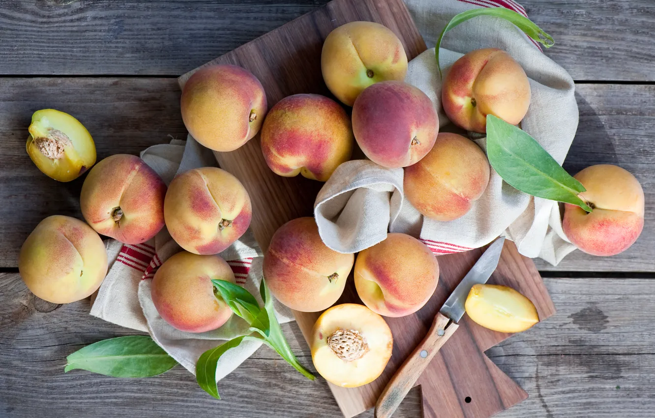 Фото обои полотенце, нож, персики