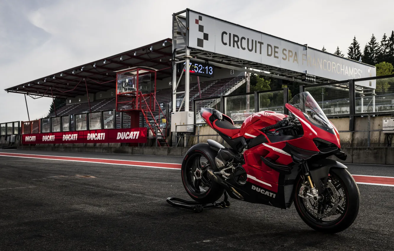 Фото обои ducati, race track, Superleggera V4