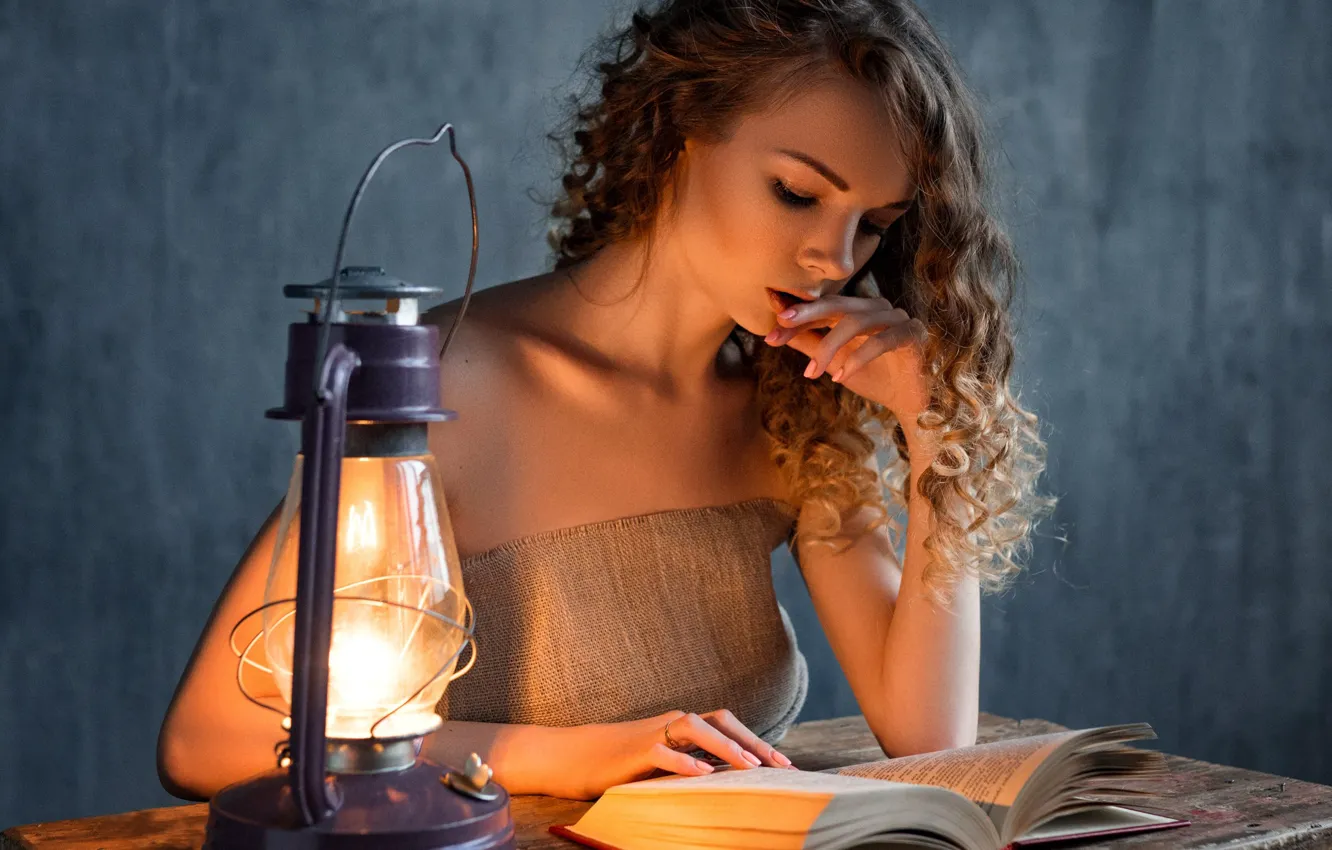 Фото обои девушка, настроение, лампа, фонарь, книга, кудри, Max Pyzhik, Максим Пыжик