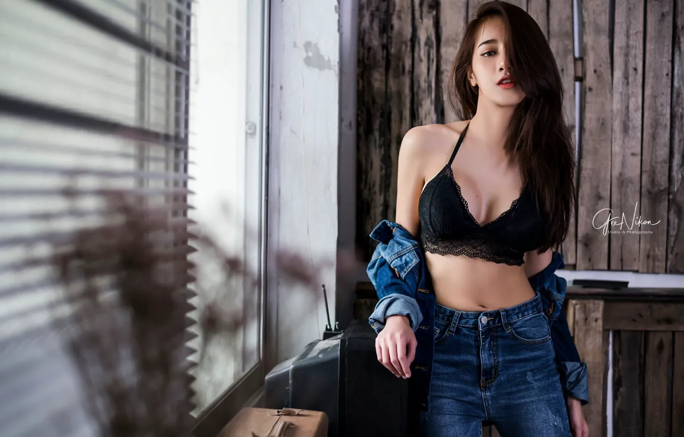 Фото обои model, women, jeans, brunette, black bra, neckline, torn jeans, Pichana Yoosuk