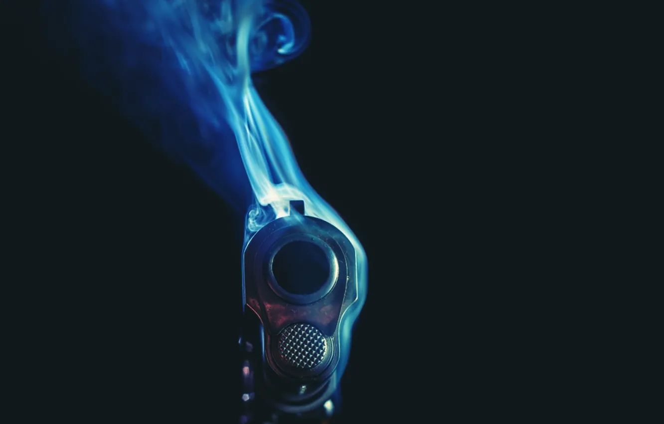 Фото обои desktop, gun, black, smoke, blue, arm