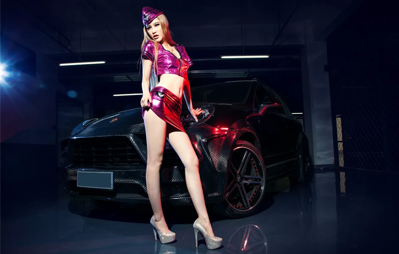 Фото обои авто, взгляд, Девушки, Porsche, азиатка, позирует над машиной, красивая стюардесса