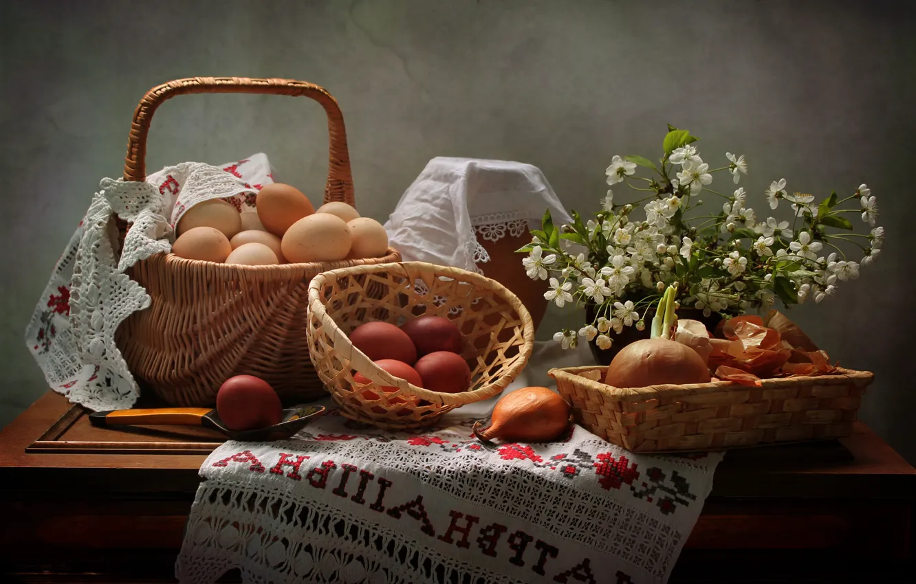 Фото обои ветки, вишня, стол, праздник, корзина, яйца, молоко, лук