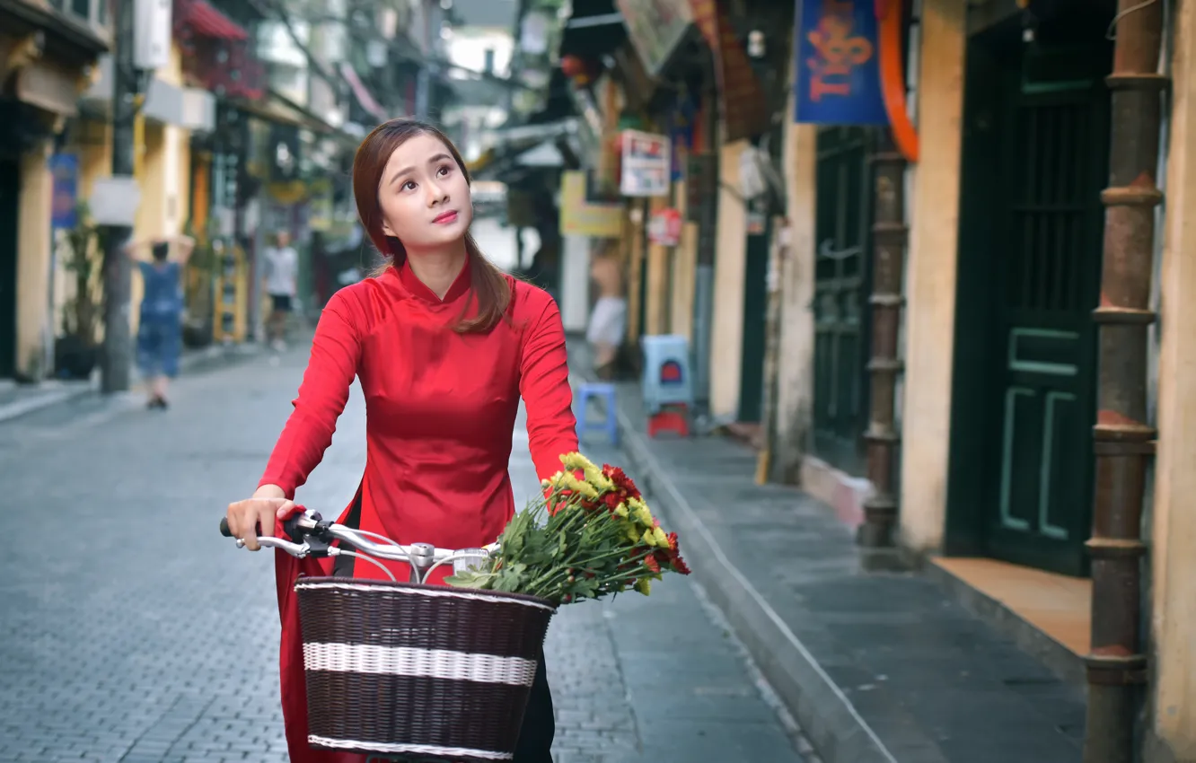 Фото обои девушка, цветы, велосипед, лицо, улица, корзина, азиатка