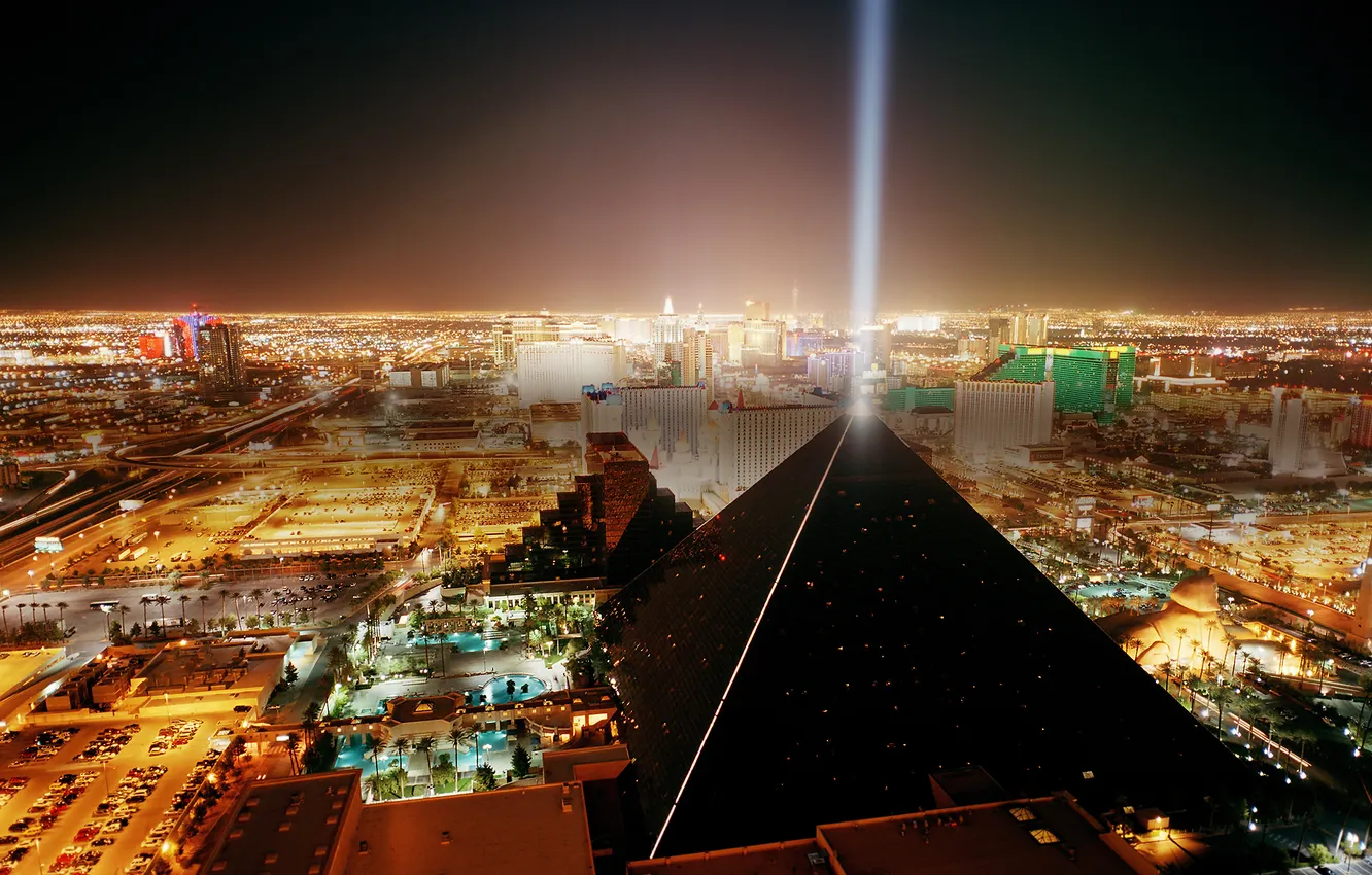 Фото обои небо, свет, город, пирамида, улицы, Las Vegas