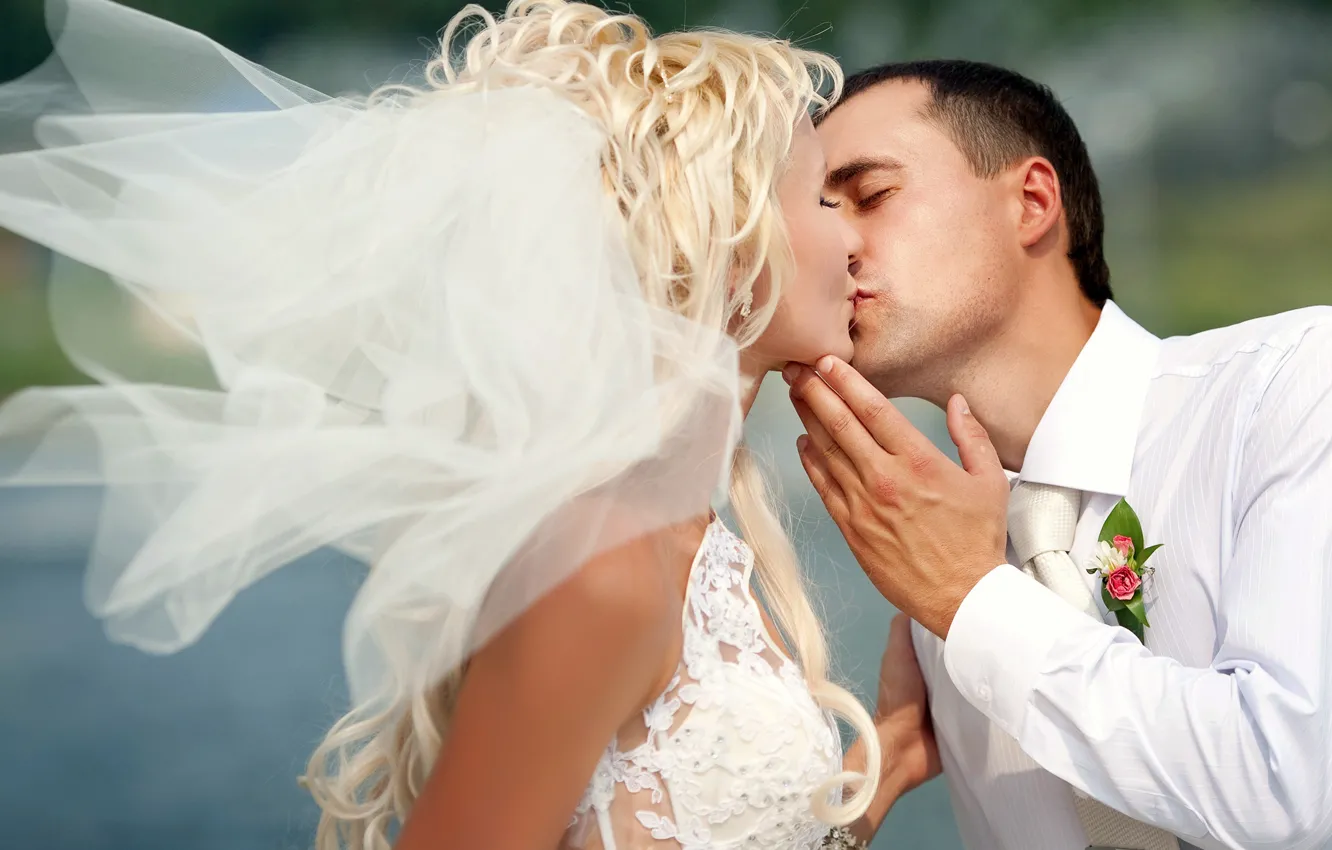 Фото обои девушка, любовь, праздник, поцелуй, платье, пара, мужчина, невеста