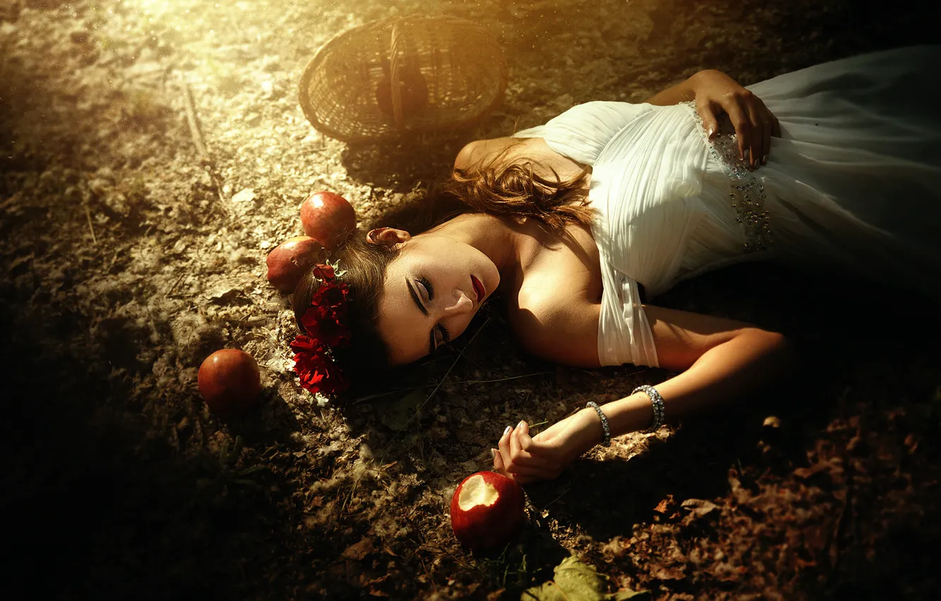 Фото обои девушка, яблоки, Белоснежка, по мотивам сказки
