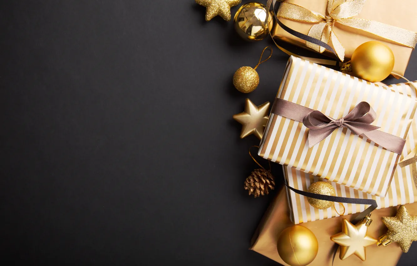 Фото обои украшения, золото, шары, Новый Год, Рождество, подарки, golden, черный фон