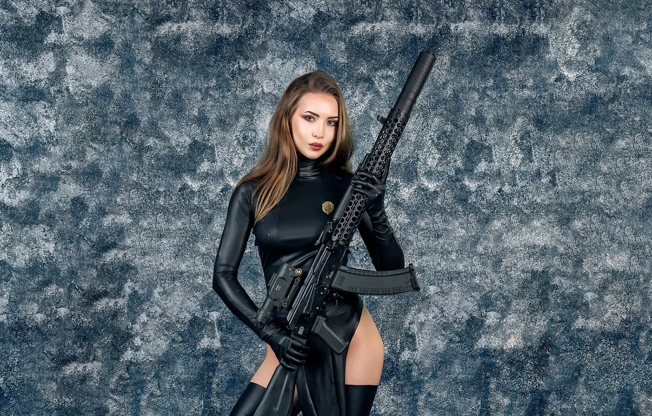 Фото обои girl, sexy, weapon, young, beautiful, model, rifle, cute