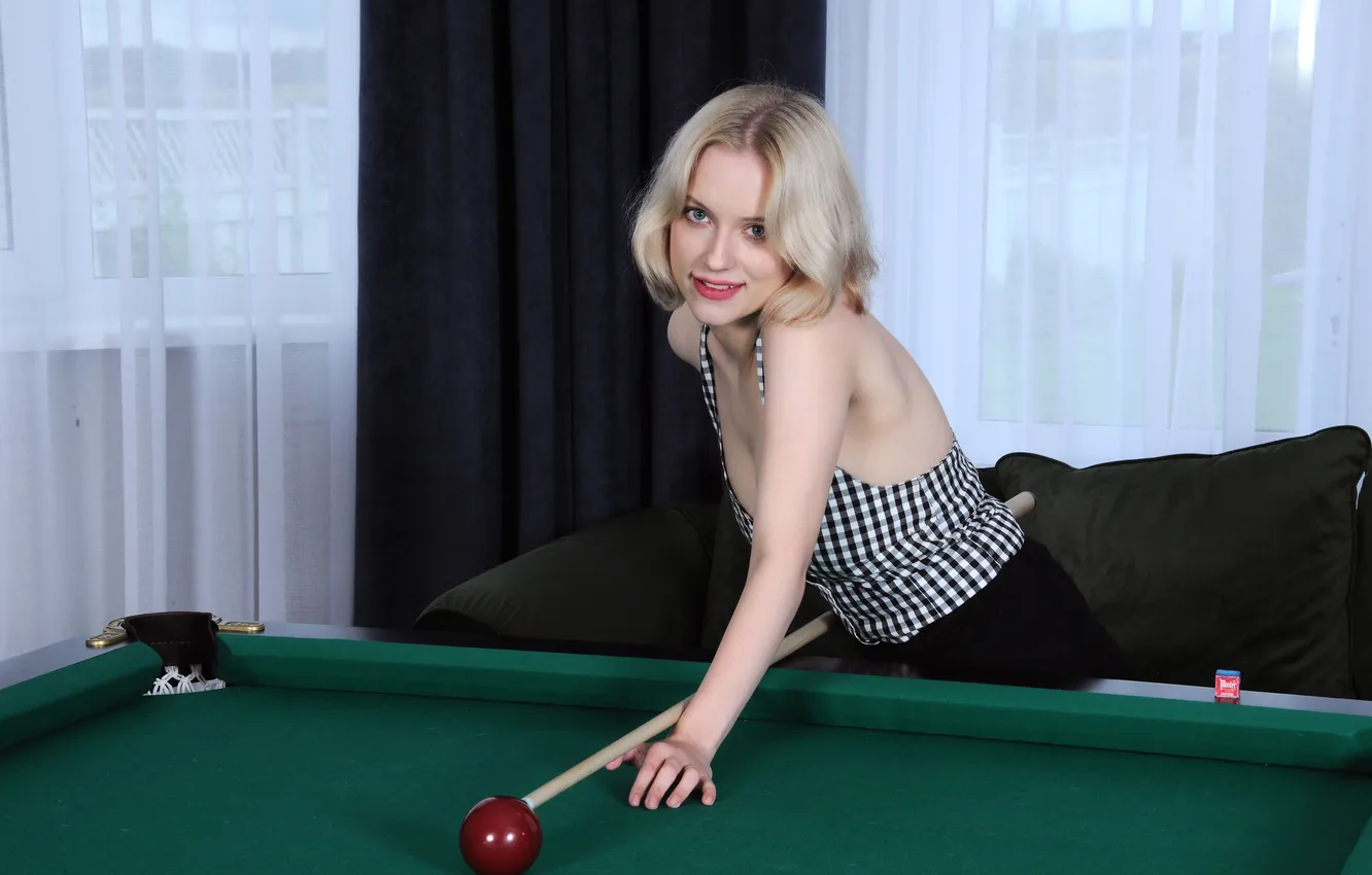 Фото обои cleavage, short hair, model, gorgeous, posing, beautiful face, pale skin, pool table