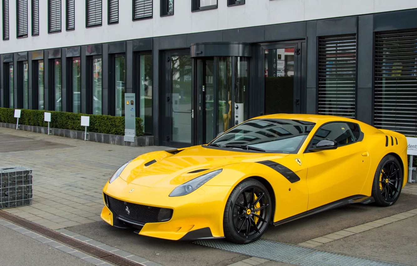 Фото обои Ferrari, yellow, F12, tdf