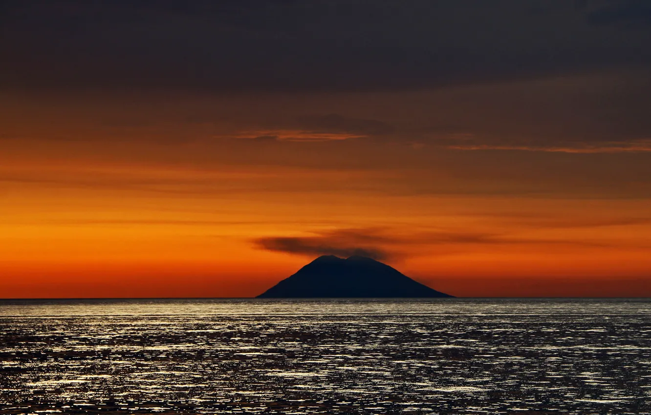 Фото обои море, остров, вулкан, Италия, зарево, Стромболи