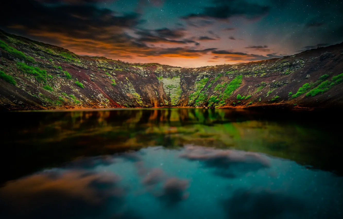 Фото обои небо, звезды, горы, отражение, вечер, сумерки, Исландия, водоем