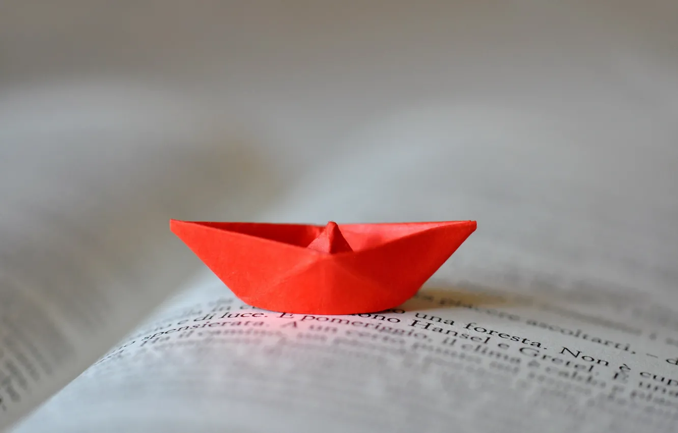 Фото обои книга, кораблик, оригами