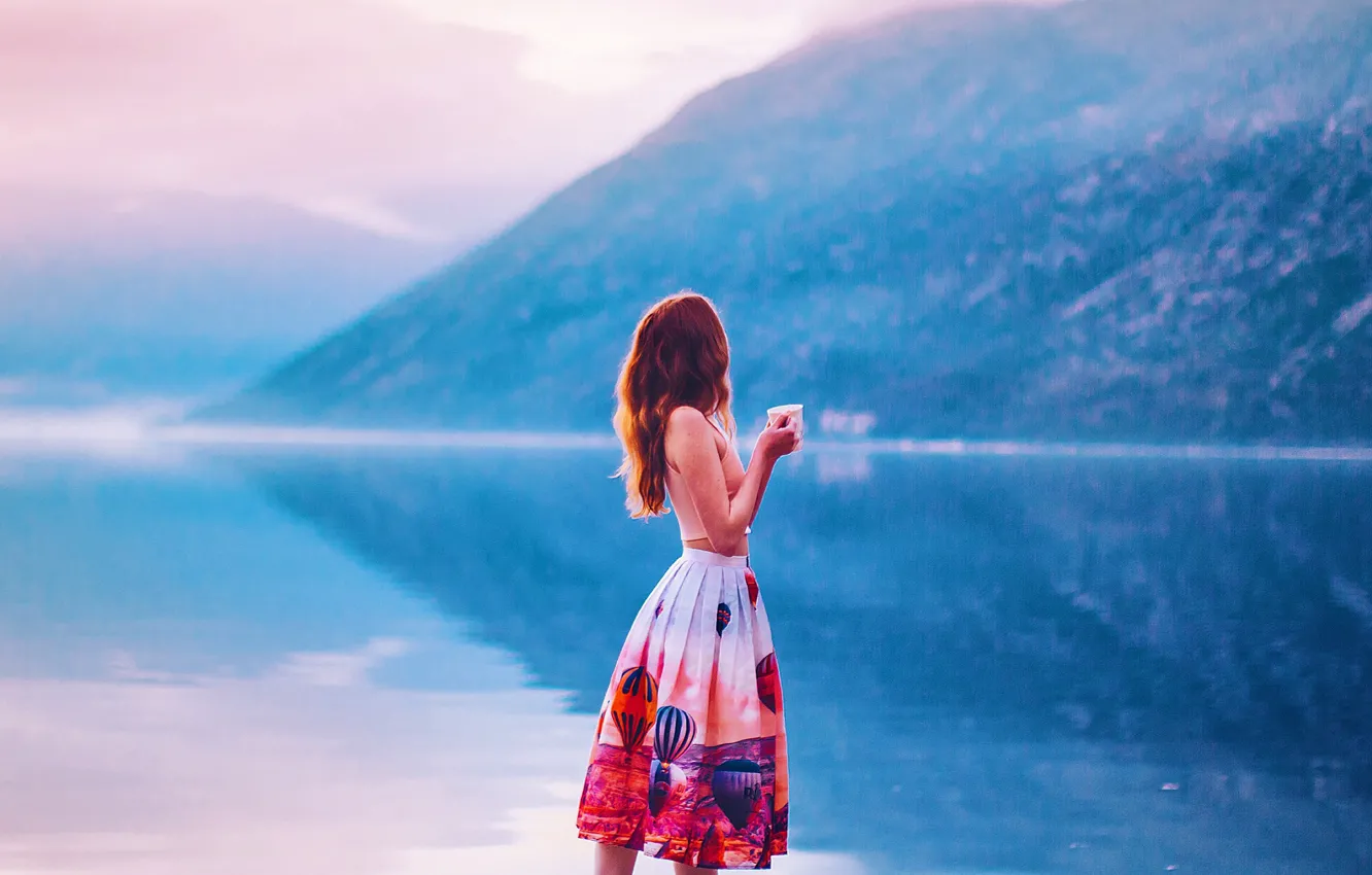 Фото обои девушка, горы, озеро, настроение, юбка, кружка, Кристина Макеева