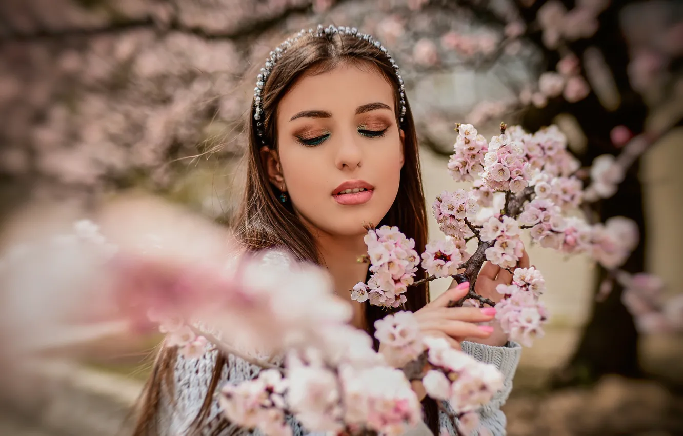 Фото обои девушка, природа, ветка, весна, макияж, брюнетка, цветение, Анастасия Донская