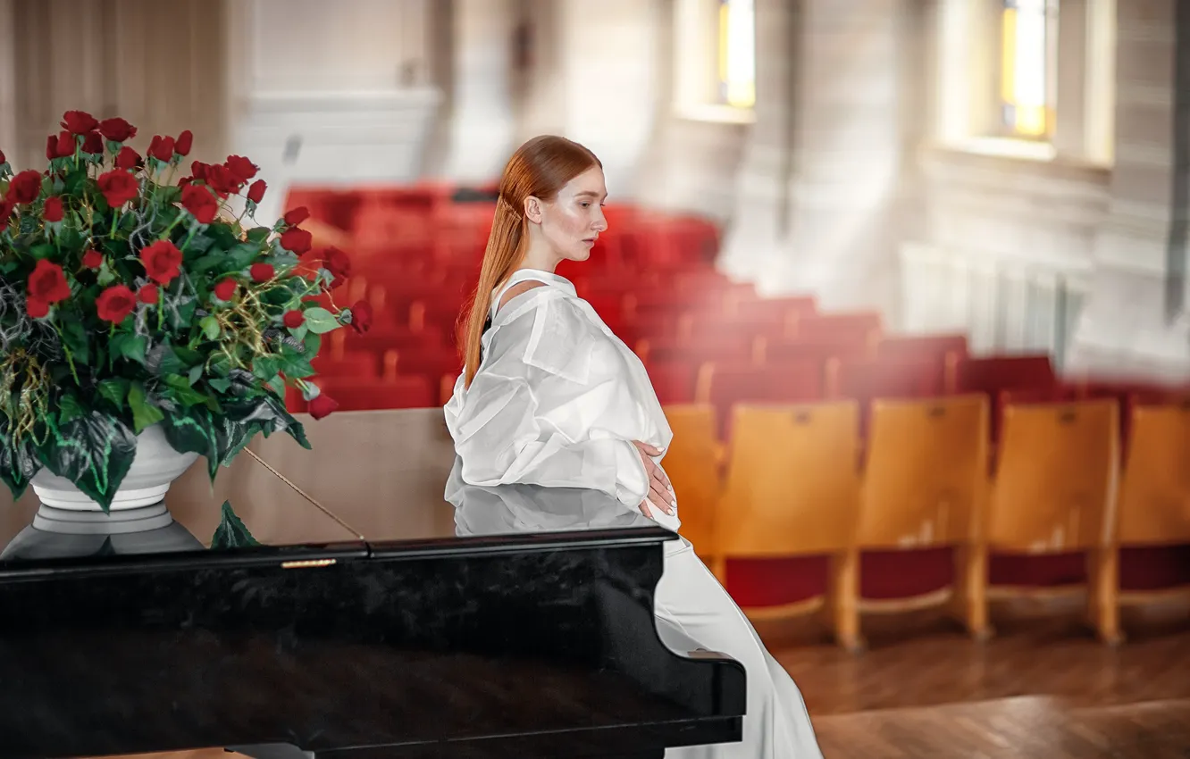 Фото обои девушка, цветы, поза, розы, рояль, зал, Бармина Анастасия