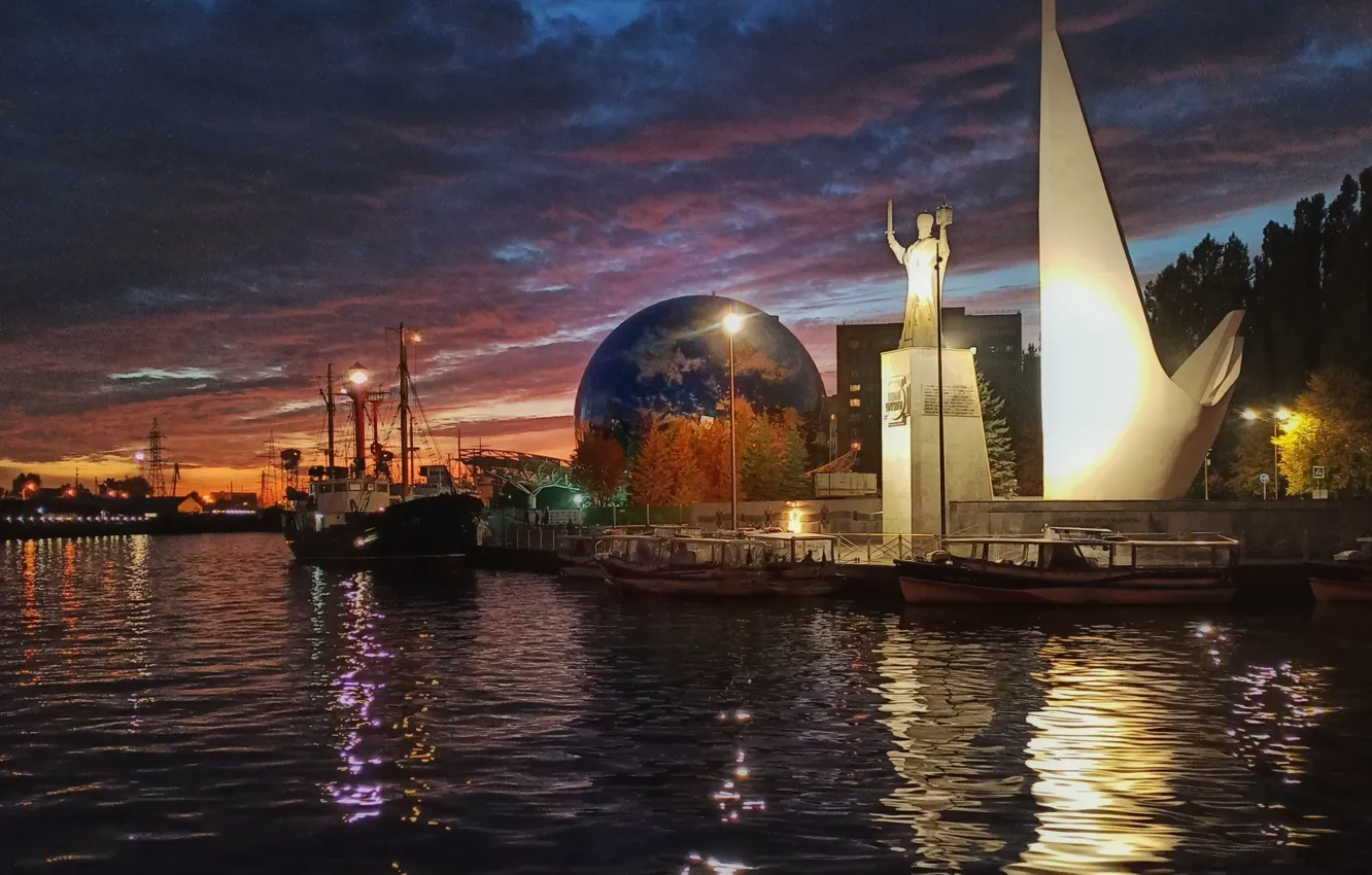 Фото обои ночь, город, река, лодки, архитектура, Калининград, Сергей Жигульский, Музей Мирового Океана