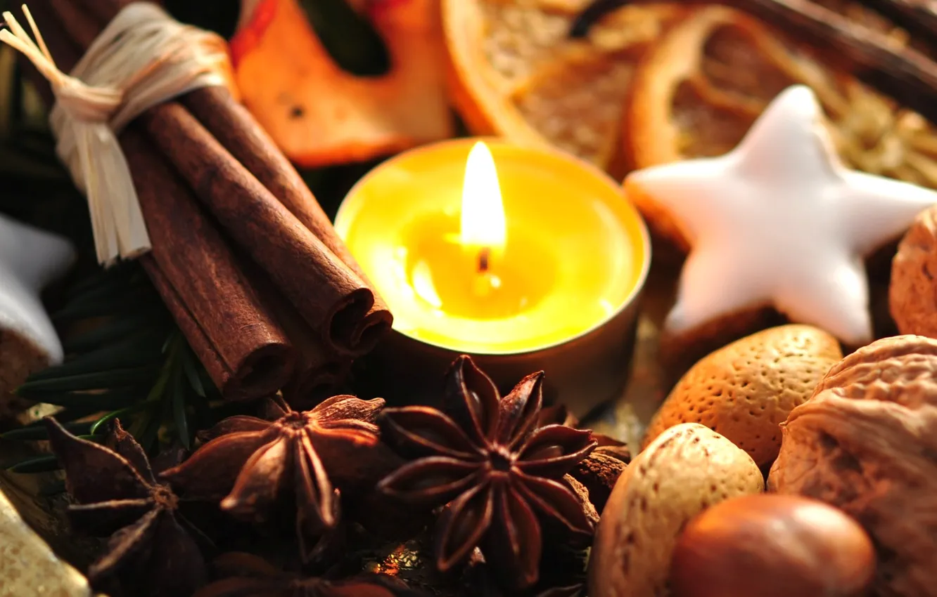 Фото обои праздник, новый год, еда, свеча, печенье, сладости, декорации, орехи