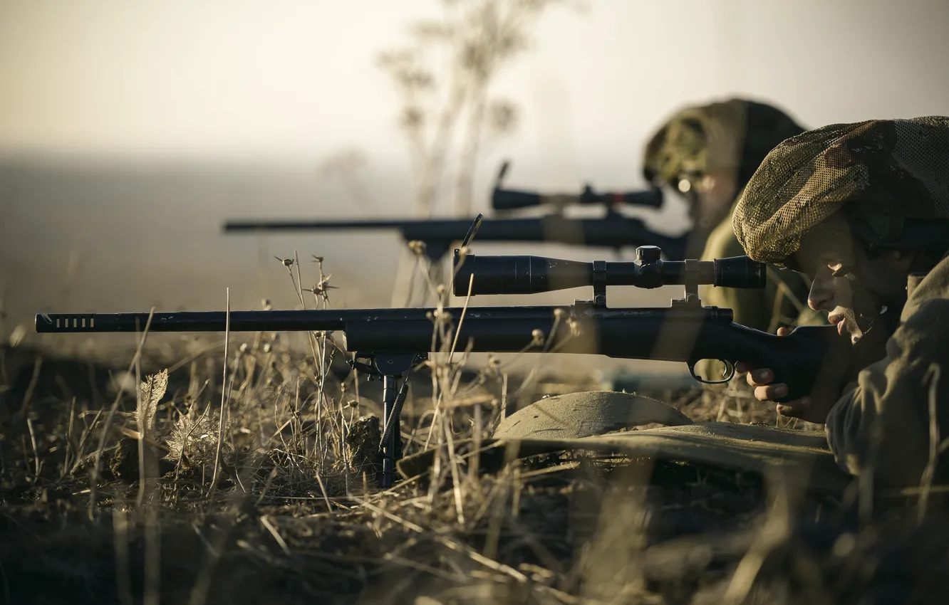 Фото обои трава, оружие, солдаты, оптика, винтовка, снайперская, снайпера