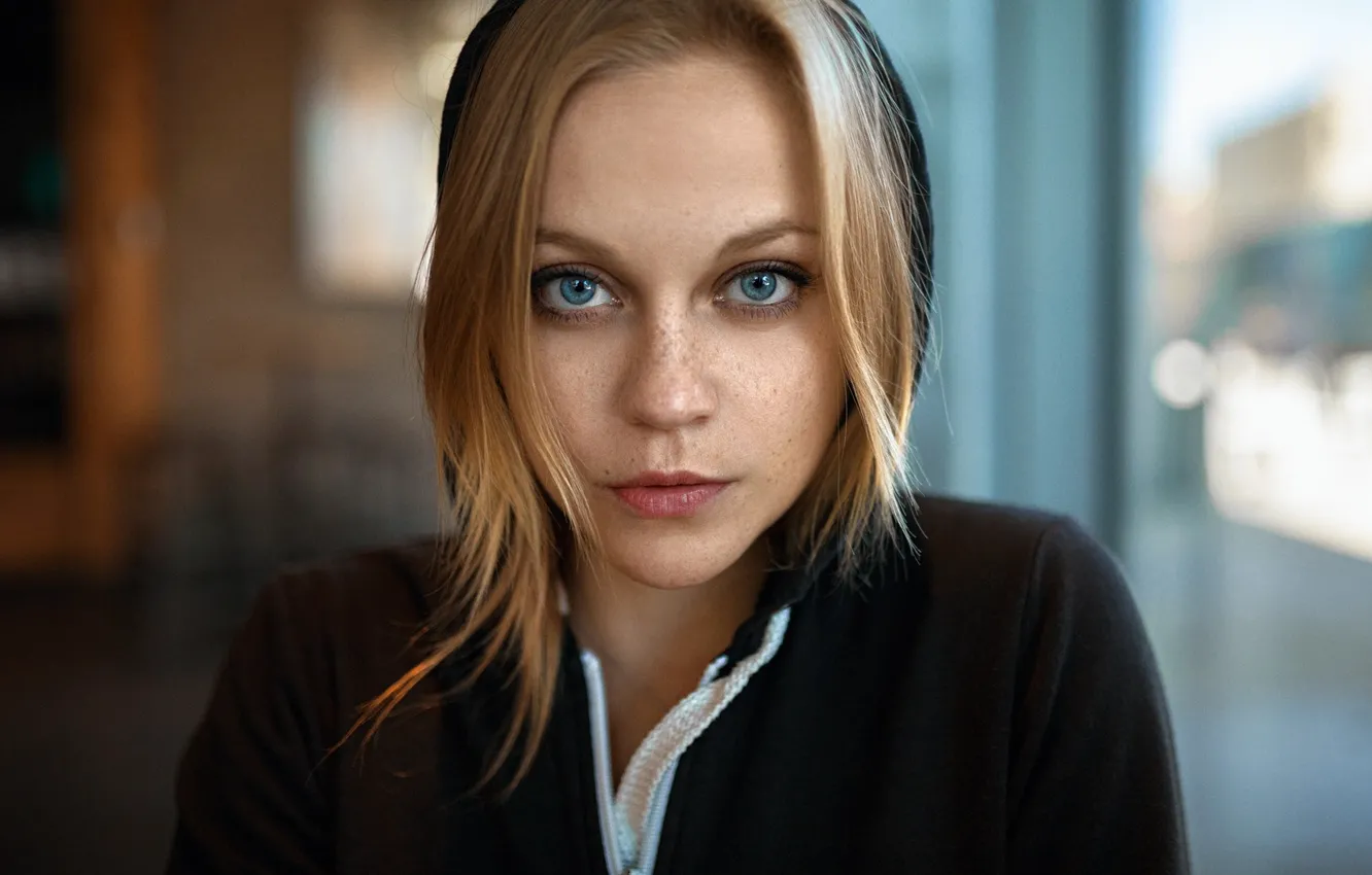 Фото обои girl, photo, photographer, blue eyes, model, bokeh, lips, face