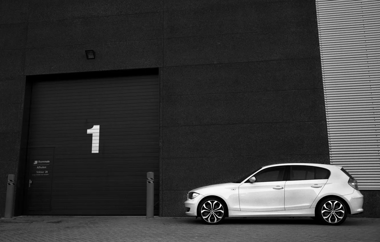 Фото обои City, white, cars, auto, wallpapers auto, BMW 135