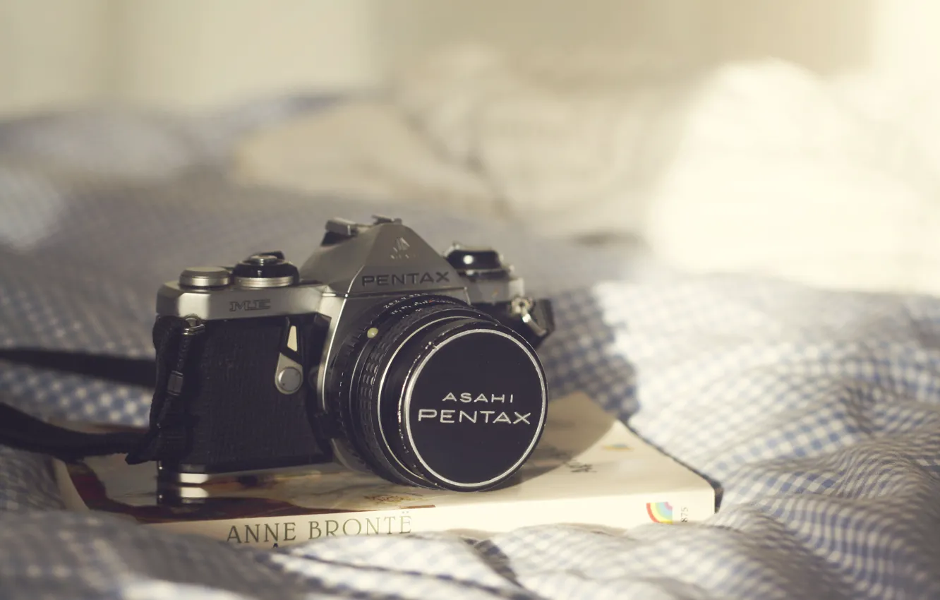 Фото обои camera, book, bed, bedroom, sunlight, Pentax