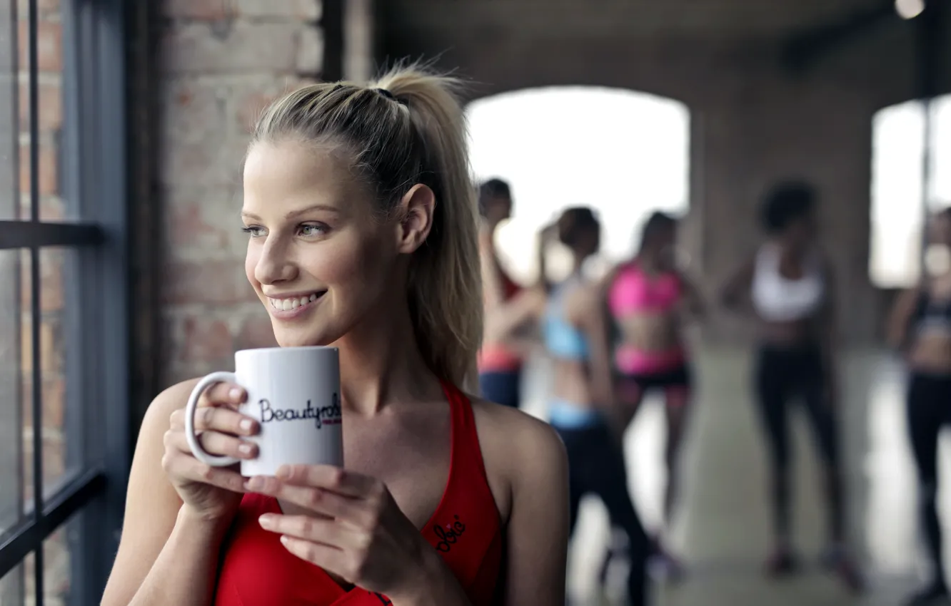 Фото обои girl, Model, green eyes, long hair, photo, ponytail, cup, mood