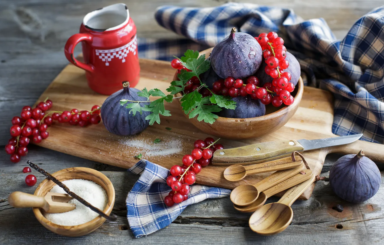 Фото обои ягоды, сахар, натюрморт, красная смородина, инжир