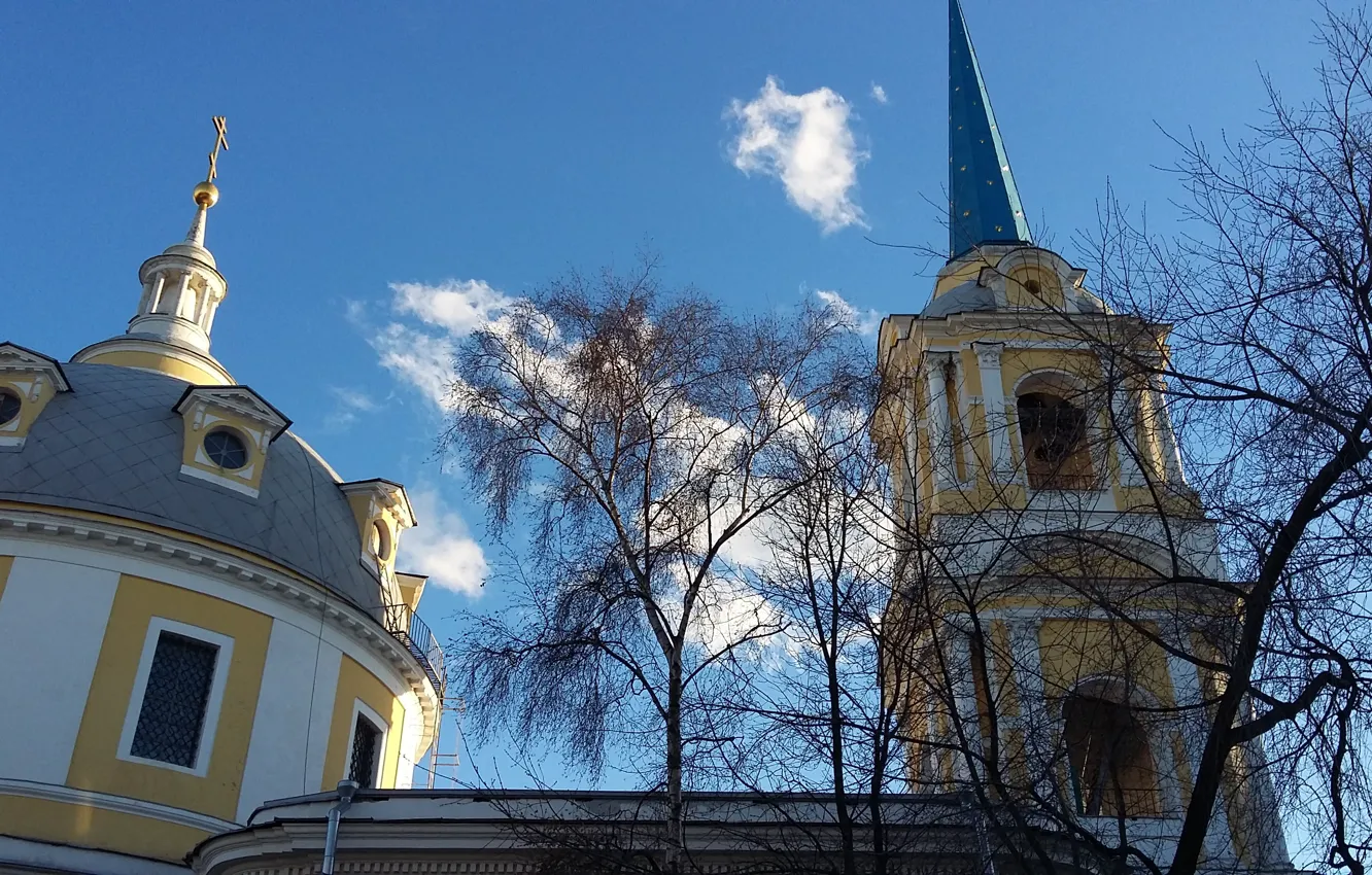 Фото обои небо, облака, деревья, церковь, купол, шпиль, март 2017