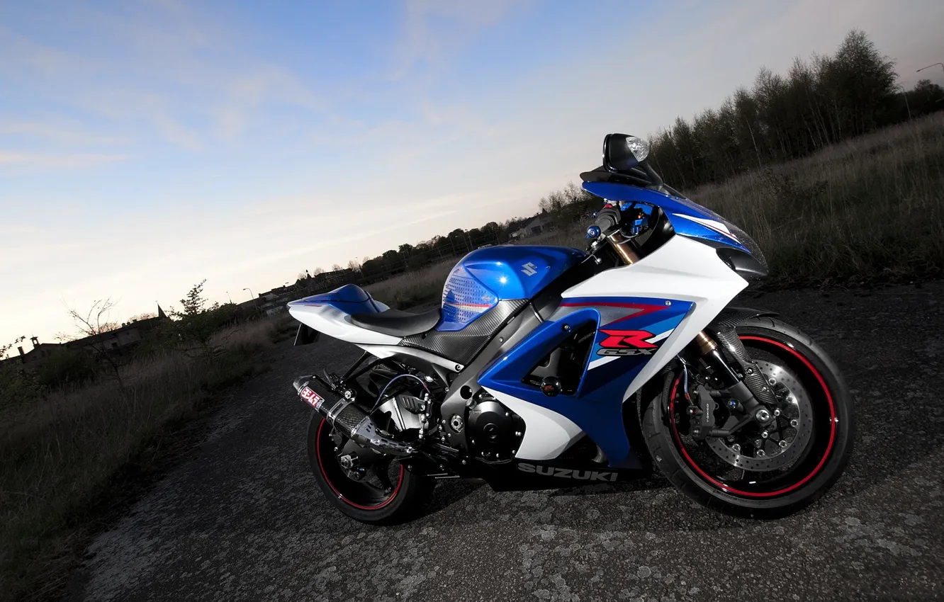 Фото обои небо, облака, синий, мотоцикл, suzuki, bike, blue, сузуки