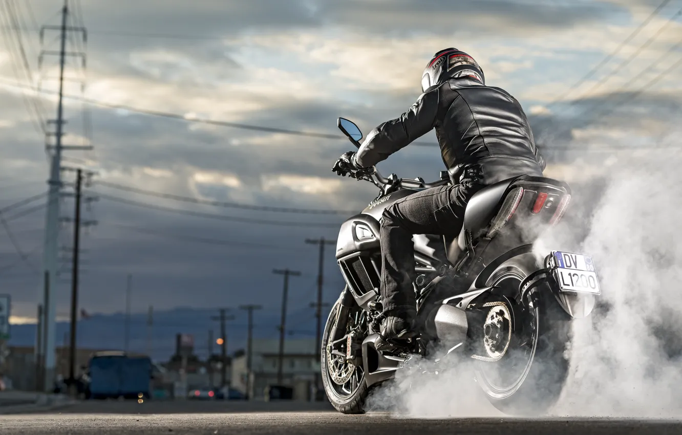 Фото обои Ducati, Carbon, smoke, muscle, power, cruiser, Diavel, burn