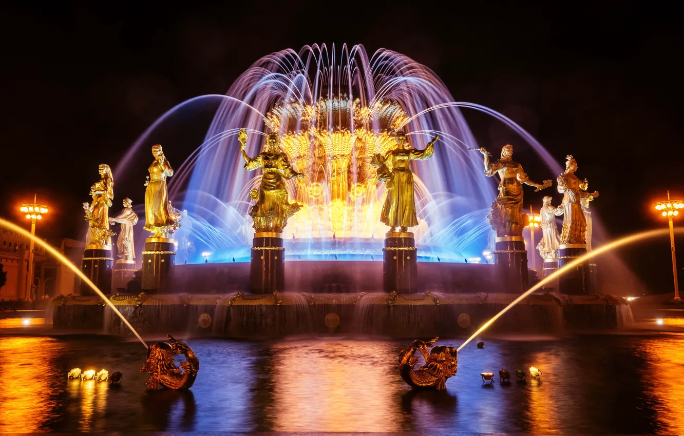 Фото обои вода, ночь, город, подсветка, фонари, Москва, фонтан, ВДНХ